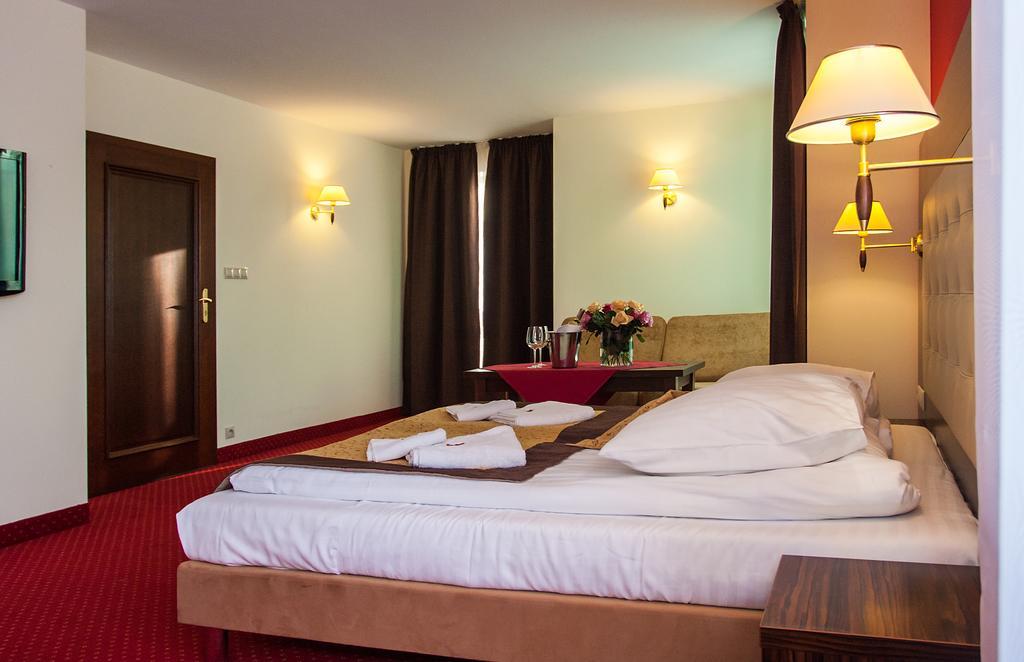 Hotel Pikul Puławy Exteriör bild