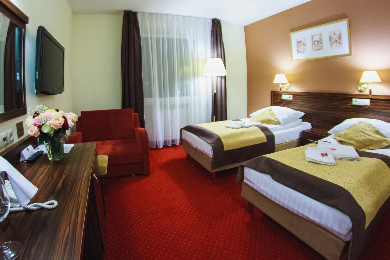 Hotel Pikul Puławy Exteriör bild