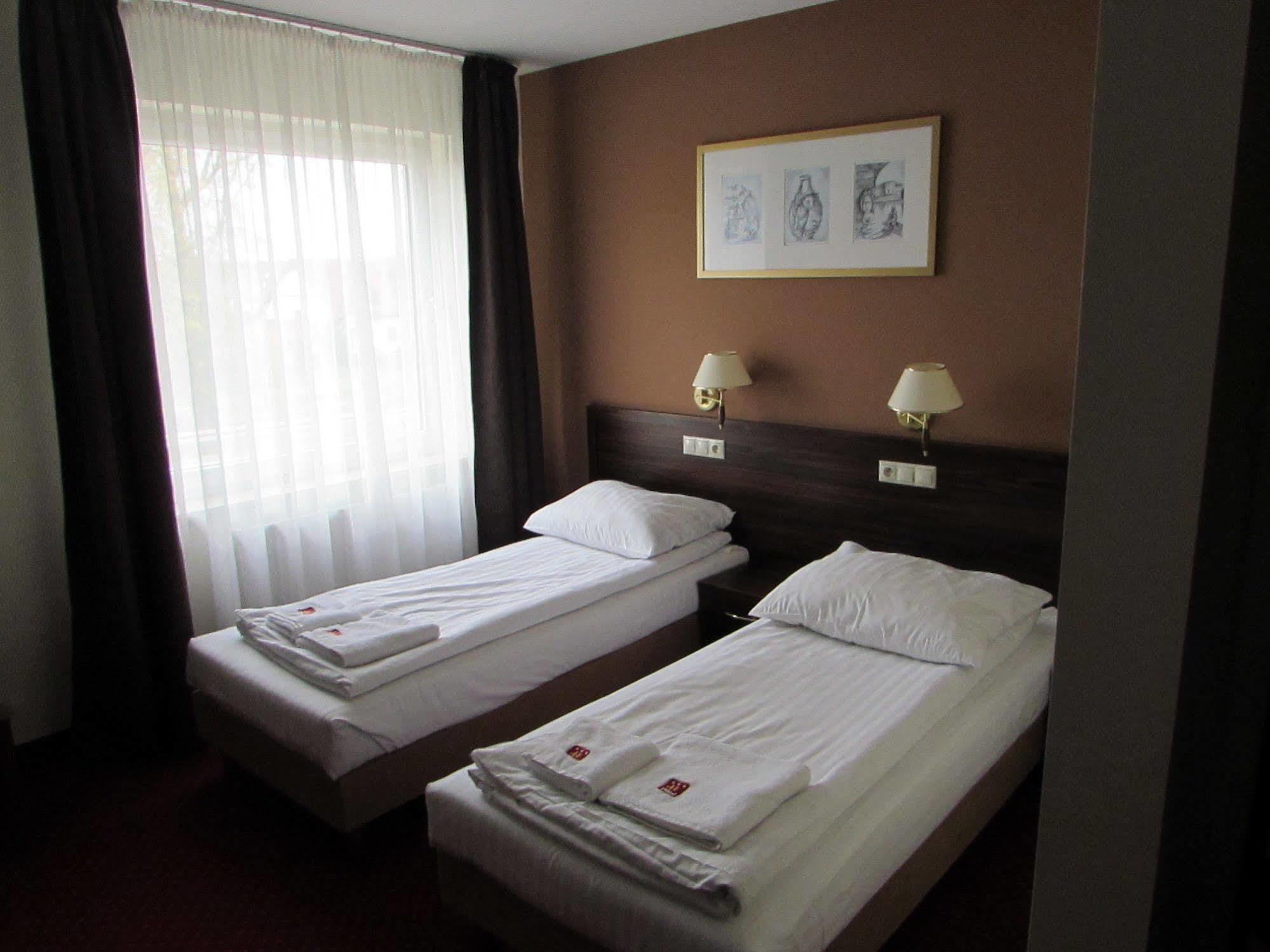 Hotel Pikul Puławy Exteriör bild