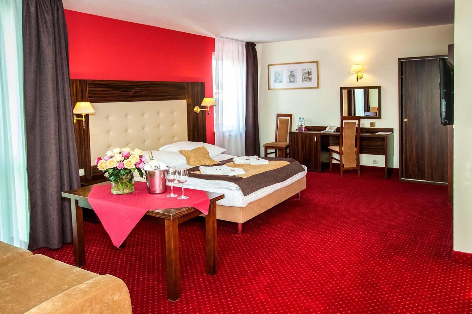 Hotel Pikul Puławy Exteriör bild