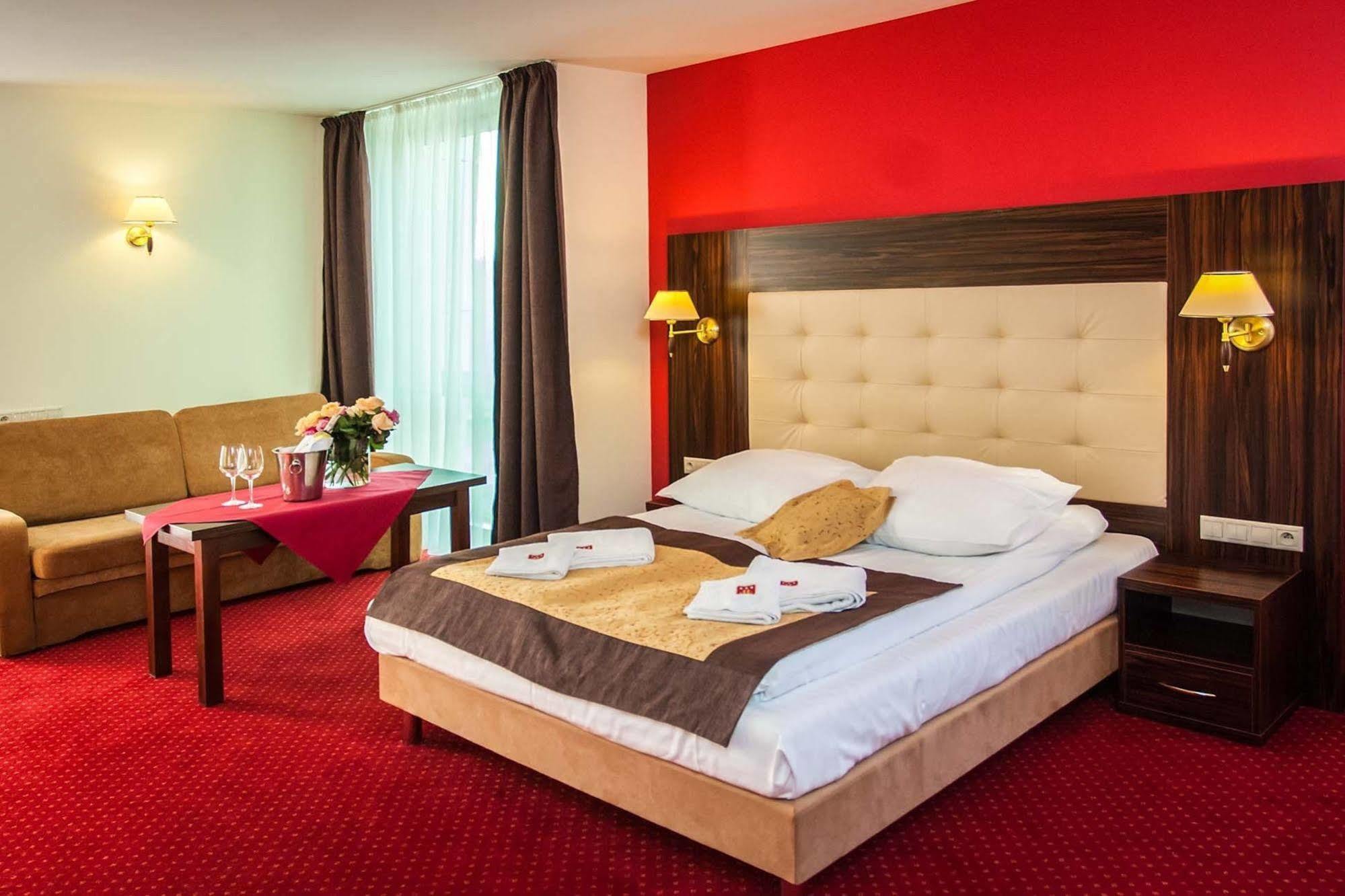 Hotel Pikul Puławy Exteriör bild